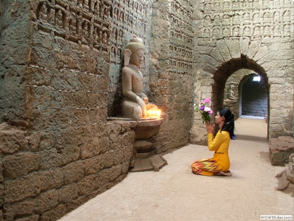 Koethaung temple, Mrauk U, Myanmar photo