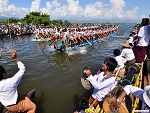 Leg rowing, Inlay lake, Myanmar (Burma) Photo