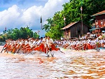 Leg rowing, Inlay lake, Myanmar (Burma) Photo