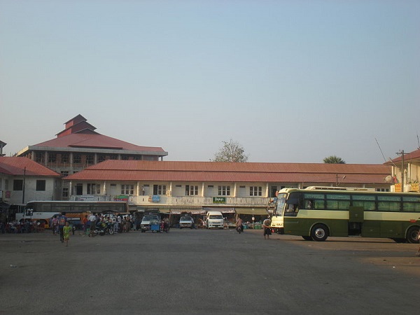 Mawlamyine bus terminal, Myanmar photo