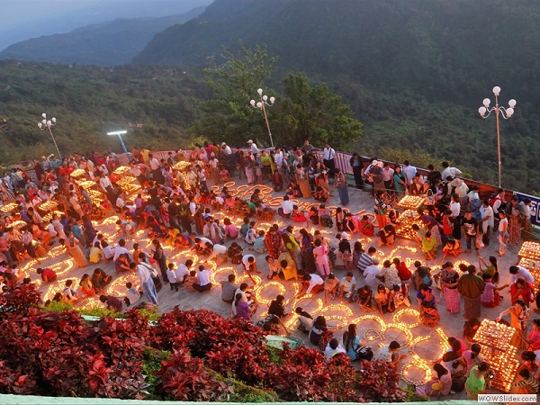 Thadingyut pwe festival, Kayaid Htee Yoo pagoda, Myanmar photo