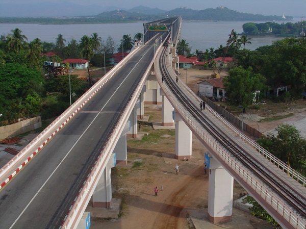 Thanlwin bridge, Mawlamyine, Myanmar photo