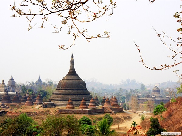 Yadanarpon pagoda, Mrauk Oo, Myanmar photo