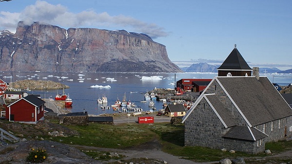 Uummannaq, Qaasuitsup municipality, with Salliaruseq island in the background, Greenland photo.