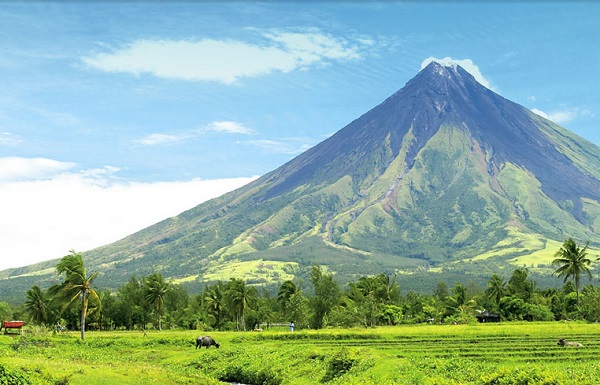 Mount Mayon, Philippines photo